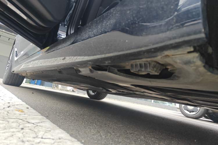 Used BMW 5 Series 2022 Second Facelift 530Li Leading Edition M Sport Package Left Side Sill