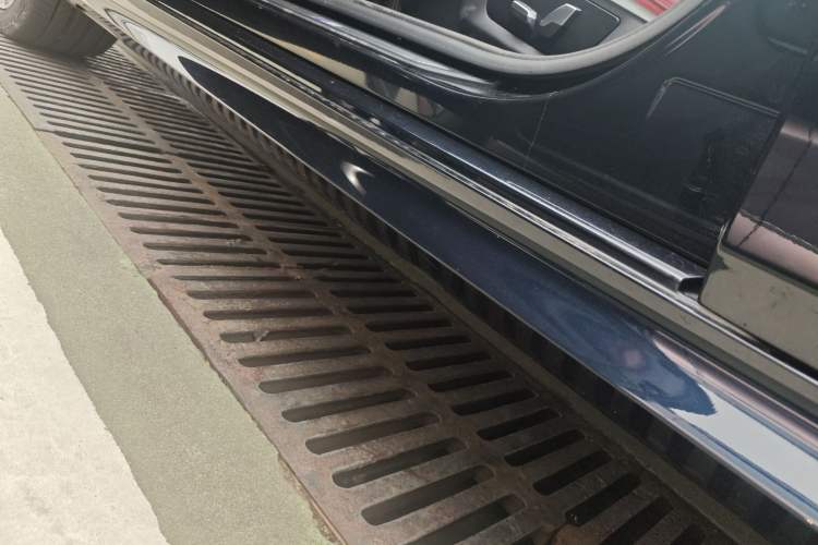 Used BMW 5 Series 2022 Restyled 530Li Leading Edition M Sport Package Left Side Sill