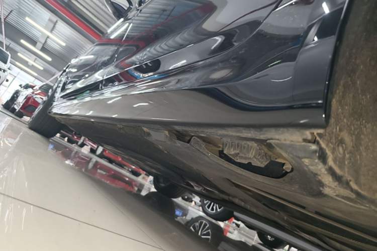 Used BMW 5 Series 2022 Second Facelift 530Li Leading Edition M Sport Package Left Side Sill