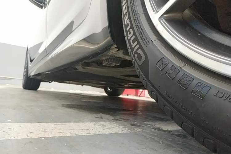 Used BMW 5 Series 2022 Second Facelift 525Li M Sport Package Left Side Sill