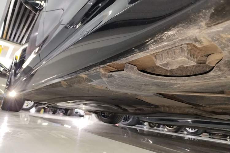 Used BMW 5 Series 2022 Second Facelift 530Li Leading Edition M Sport Package Left Side Sill