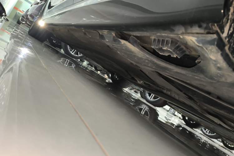 Used BMW 5 Series 2022 Restyled 530Li Leading Edition M Sport Package Left Side Sill