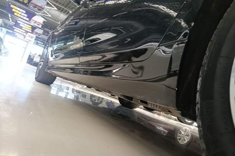 Used BMW 5 Series 2022 Second Facelift 530Li Leading Edition Luxury Package Left Side Sill
