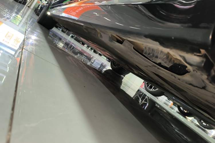 Used BMW 5 Series 2022 Restyled 530Li Leading Edition M Sport Package Left Side Sill