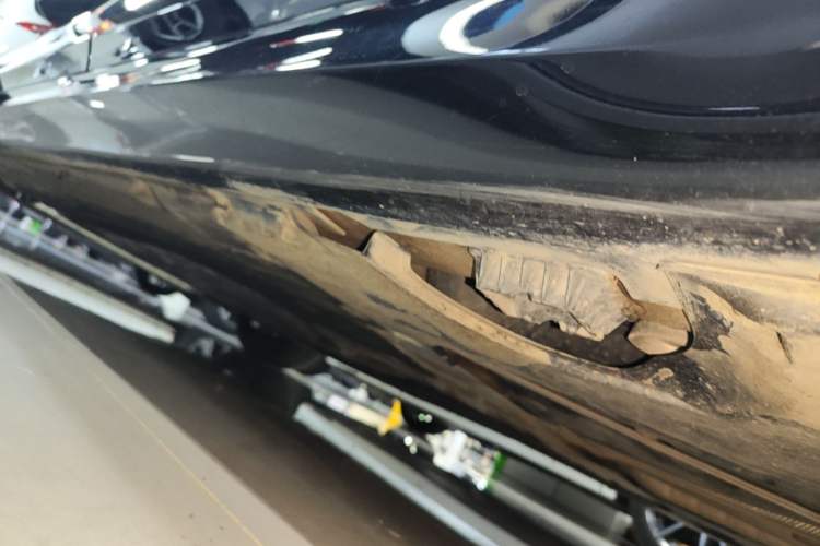 Used BMW 5 Series 2022 Second Facelift 525Li M Sport Package Left Side Sill