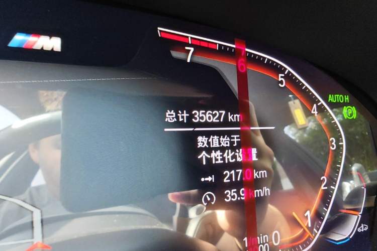 Used BMW 5 Series 2022 Second Facelift 530Li Luxury Version M Sport Package Odometer Close Up
