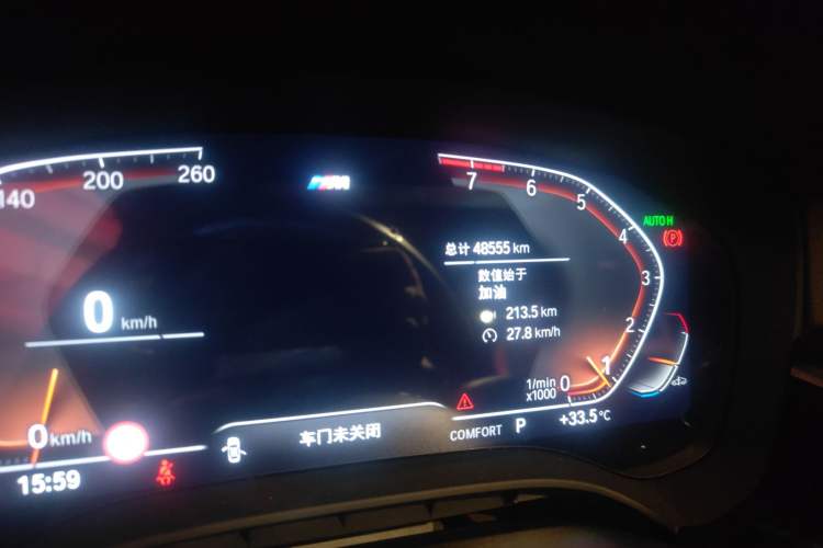 Used BMW 5 Series 2022 Second Facelift 530Li Luxury Version M Sport Package Odometer Close Up