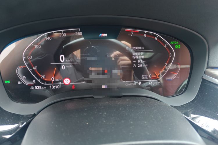 Used BMW 5 Series 2022 Second Facelift 530Li Luxury Version M Sport Package Odometer Close Up