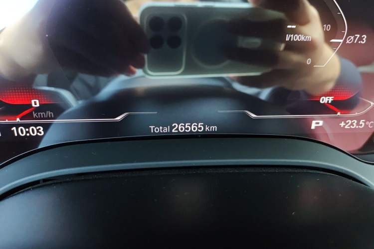 Used BMW 5 Series 2022 Second Facelift 525Li M Sport Package Odometer Close Up