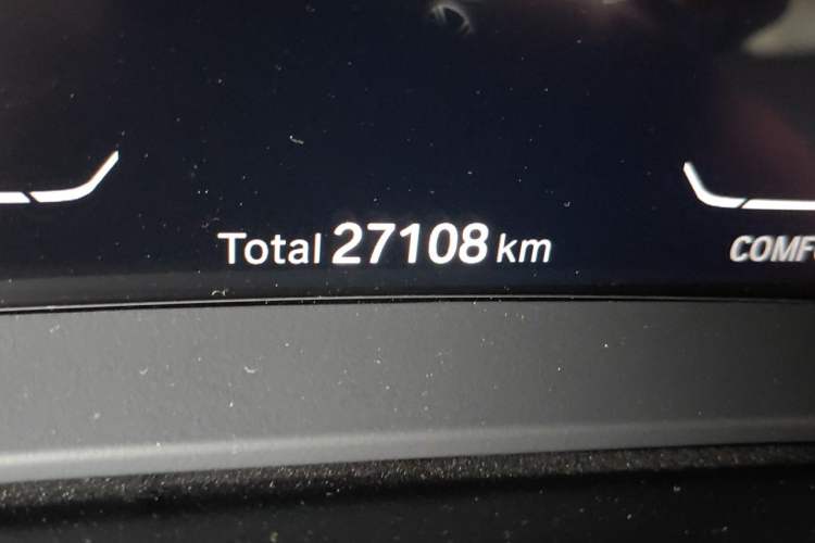 Used BMW 5 Series 2022 525Li Luxury Package Odometer Close Up