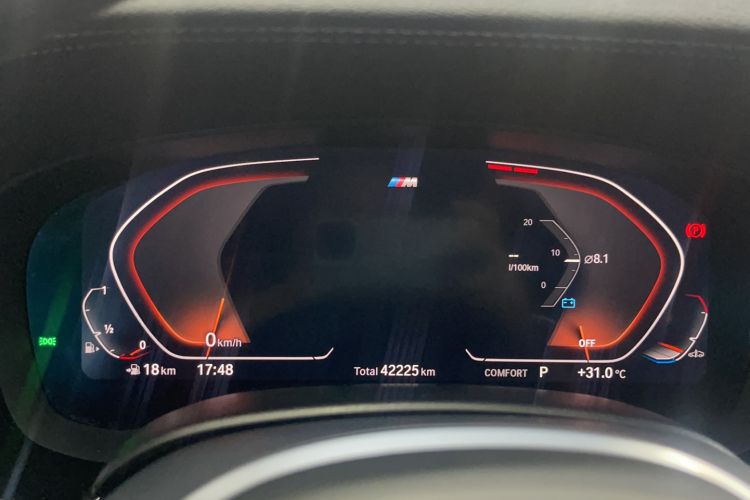 Used BMW 5 Series 2022 Second Facelift 530Li Luxury Version M Sport Package Odometer Close Up