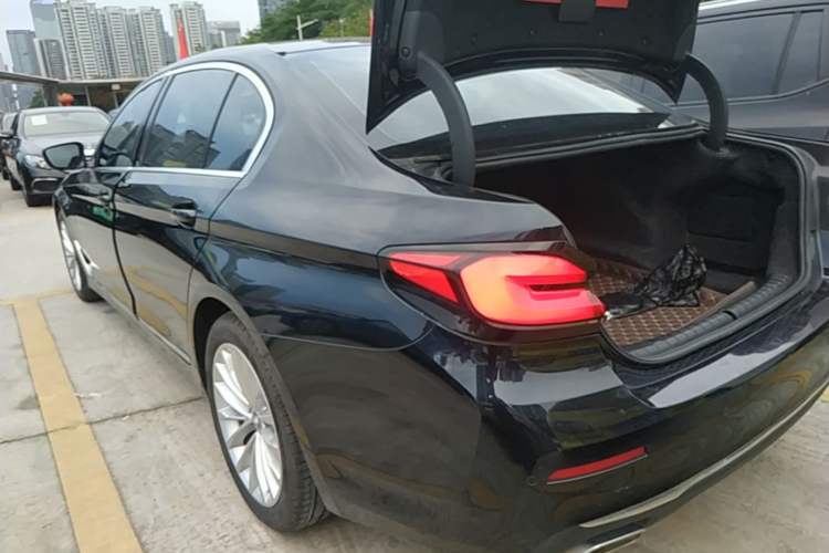 Used BMW 5 Series 2022 Restyled 525Li Luxury Package Rear Left 45 Deg