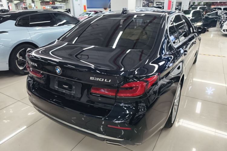 Used BMW 5 Series 2022 Second Facelift 530Li Executive Luxury Package Rear Right 45 Deg