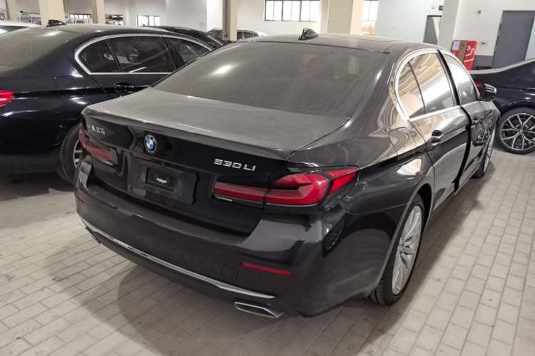 Used BMW 5 Series 2022 Second Facelift 530Li Luxury Edition Premium Package Rear Right 45 Deg