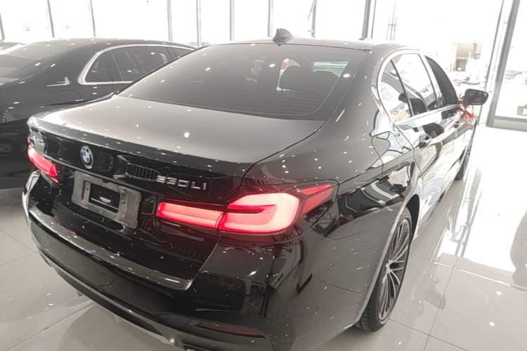 Used BMW 5 Series 2022 Second Facelift 530Li Leading Edition M Sport Package Rear Right 45 Deg