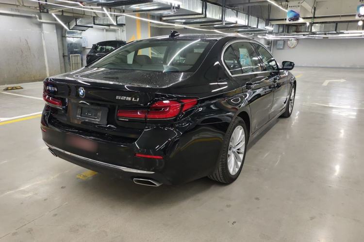 Used BMW 5 Series 2022 Second Facelift 525Li Luxury Package Rear Right 45 Deg