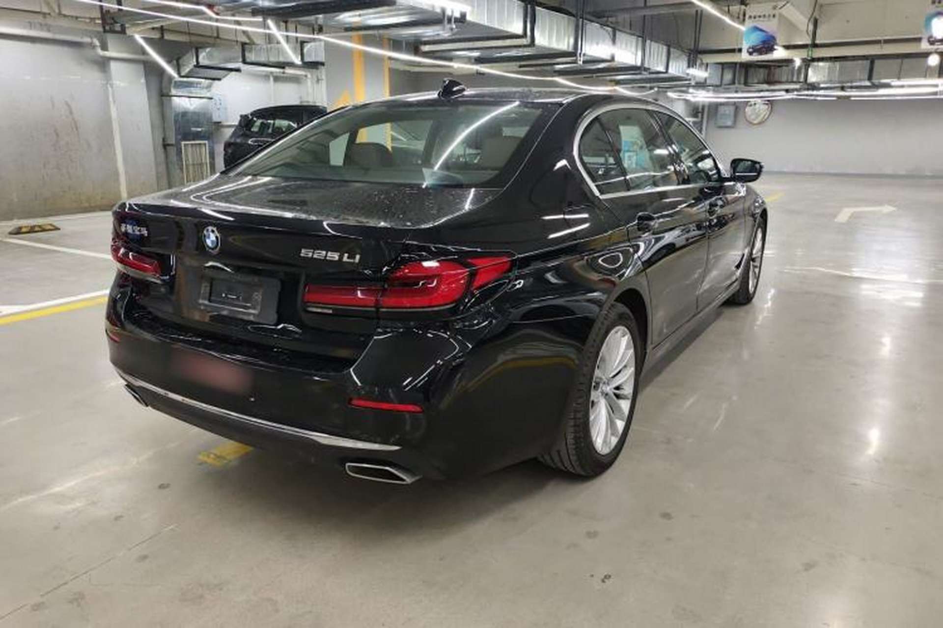 Used BMW 5 Series 2022 Second Facelift 525Li Luxury Package Rear Right 45 Deg