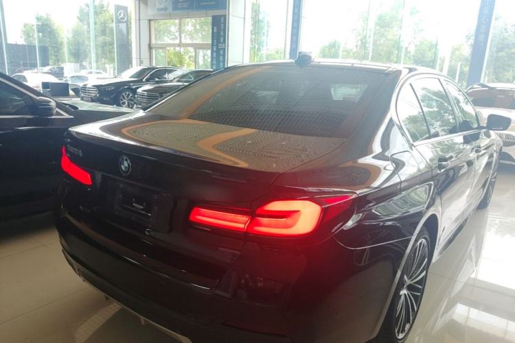 Used BMW 5 Series 2022 Second Facelift 530Li Leading Edition M Sport Package Rear Right 45 Deg