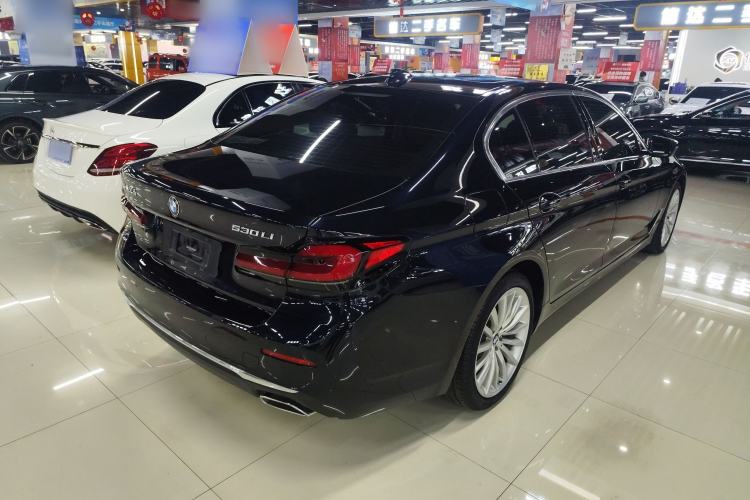 Used BMW 5 Series 2022 Second Facelift 530Li Luxury Edition Premium Package Rear Right 45 Deg