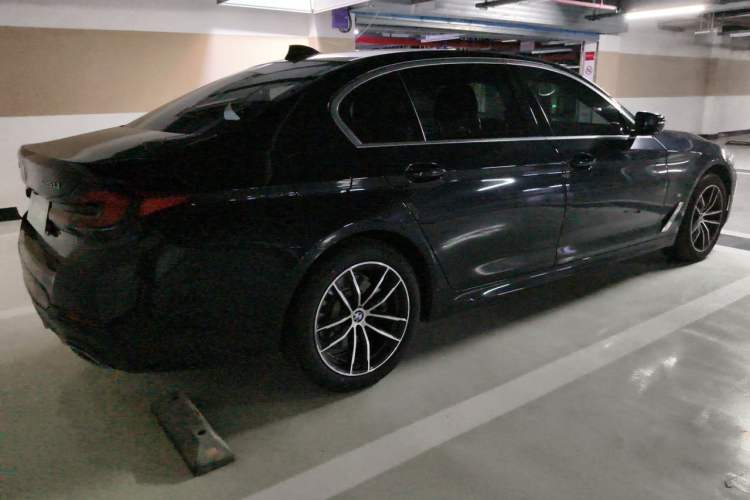 Used BMW 5 Series 2022 Restyled 525Li Luxury Package Rear Right 45 Deg