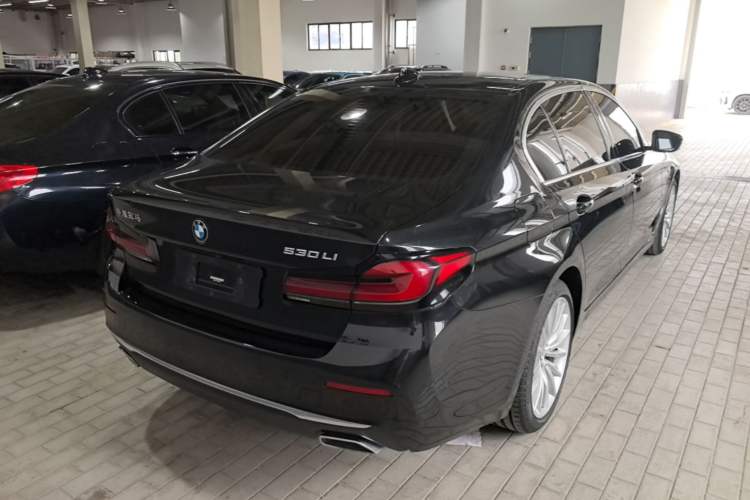 Used BMW 5 Series 2022 Second Facelift 530Li Luxury Edition Premium Package Rear Right 45 Deg