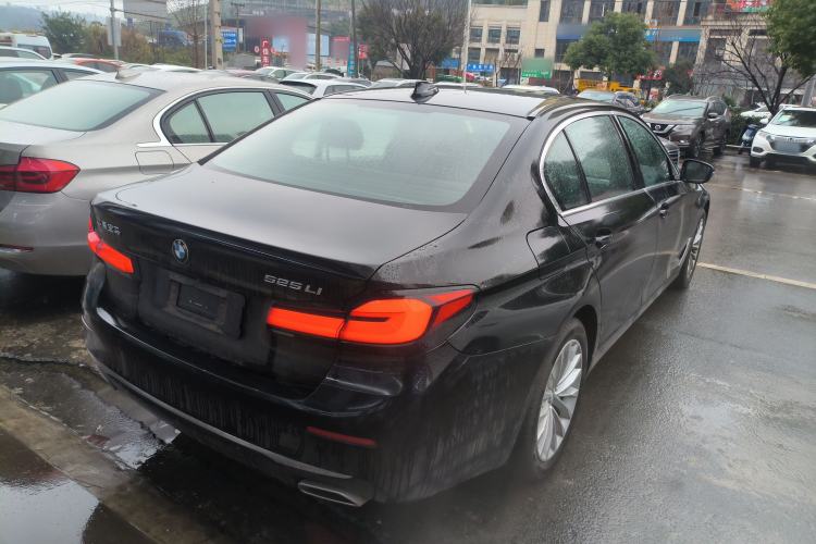 Used BMW 5 Series 2022 Second Facelift 525Li Luxury Package Rear Right 45 Deg
