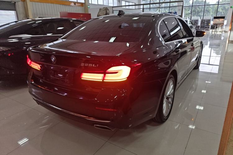 Used BMW 5 Series 2022 Second Facelift 525Li Luxury Package Rear Right 45 Deg