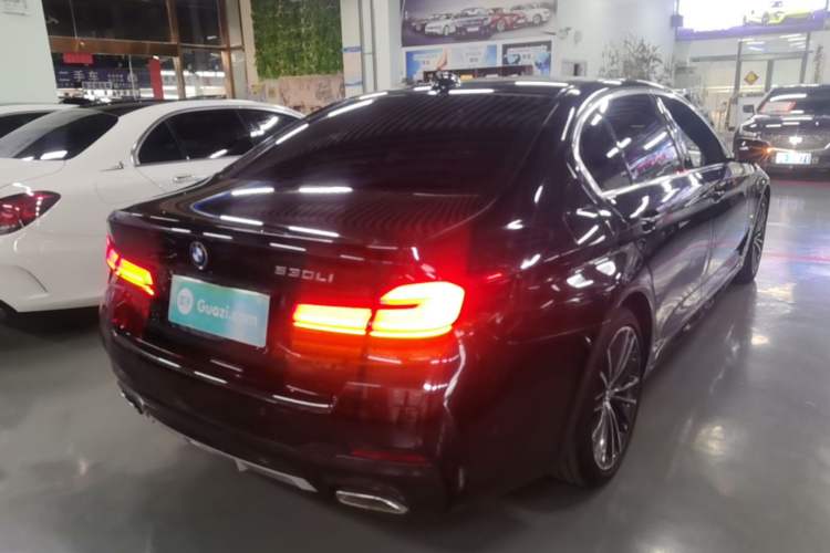 Used BMW 5 Series 2022 530Li Leading Model M Sport Package Rear Right 45 Deg