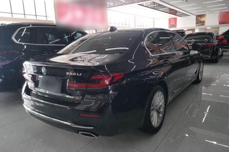 Used BMW 5 Series 2022 Second Facelift 525Li Luxury Package Rear Right 45 Deg