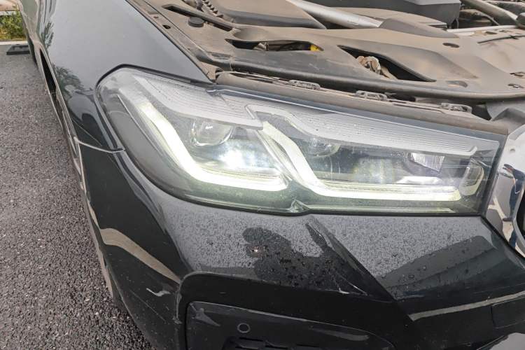 Used BMW 5 Series 2022 530Li Leading Model M Sport Package Right Front Headlight