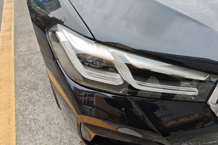 Used BMW 5 Series 2022 Second Facelift 530Li Luxury Version M Sport Package Right Front Headlight