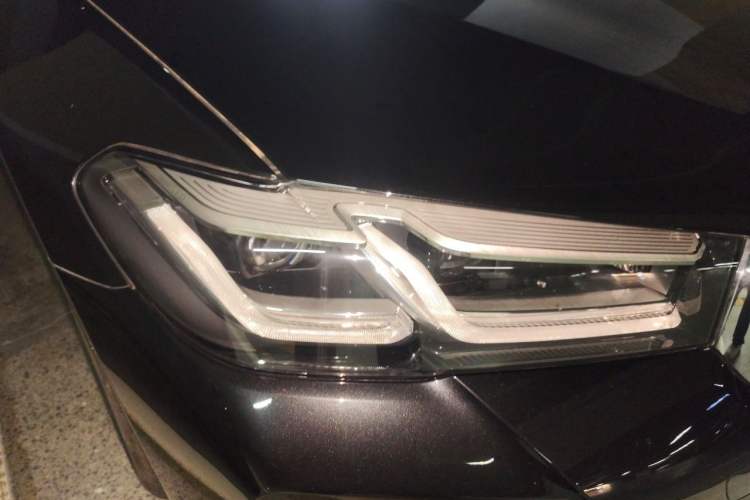 Used BMW 5 Series 2022 Revised Version 3 530Li Luxury Edition M Sport Package Right Front Headlight