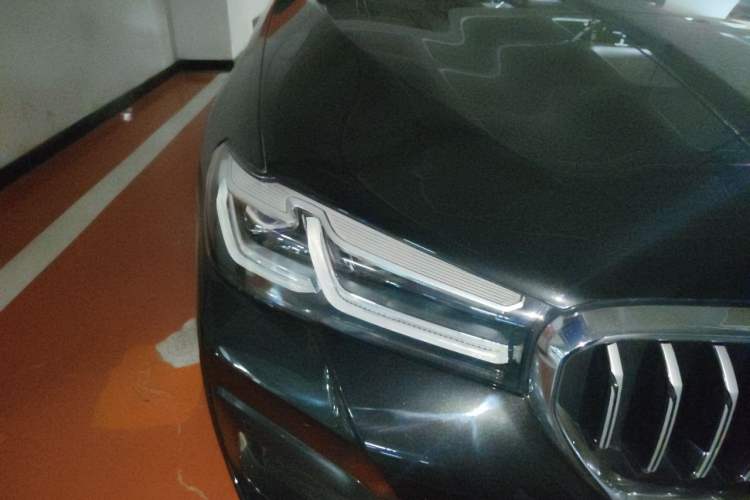 Used BMW 5 Series 2022 Second Facelift 530Li Luxury Version M Sport Package Right Front Headlight