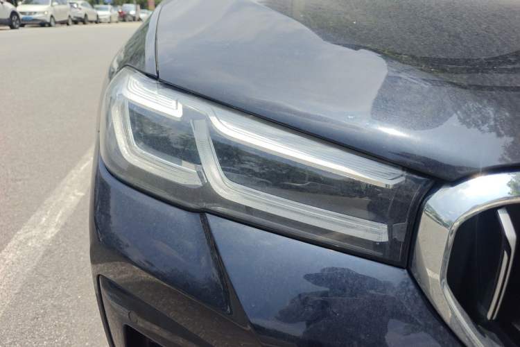 Used BMW 5 Series 2022 530Li Luxury Edition M Sport Package Right Front Headlight