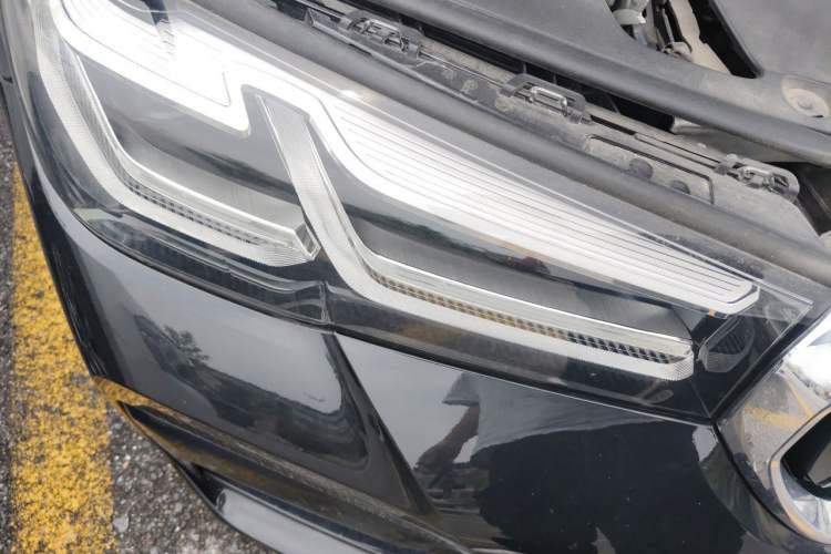 Used BMW 5 Series 2022 525Li M Sport Package Right Front Headlight