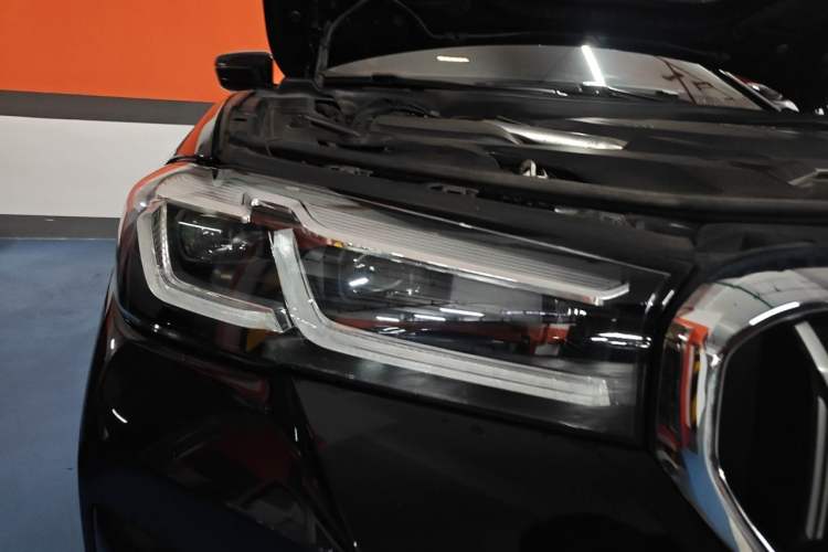 Used BMW 5 Series 2022 Second Facelift 540i Sport Line M Sport Package Right Front Headlight