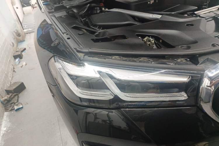 Used BMW 5 Series 2022 Second Facelift 530Li Leading Edition M Sport Package Right Front Headlight