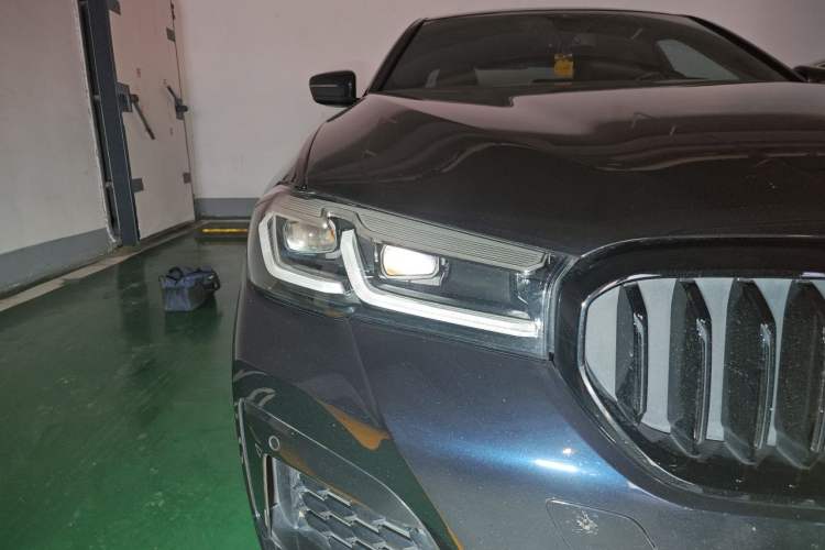 Used BMW 5 Series 2022 Revised Version 3 530Li Luxury Edition M Sport Package Right Front Headlight