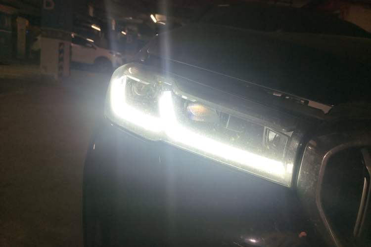 Used BMW 5 Series 2022 Restyled 530Li Leading Edition M Sport Package Right Front Headlight