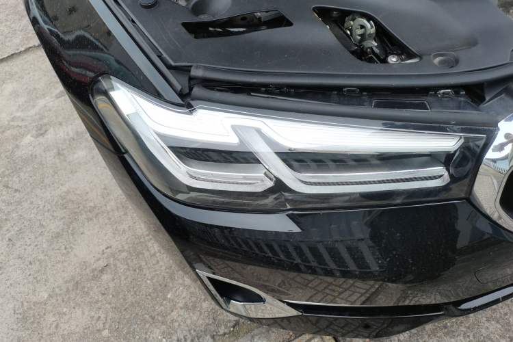 Used BMW 5 Series 2022 Updated 530Li Leading Edition Luxury Package Right Front Headlight
