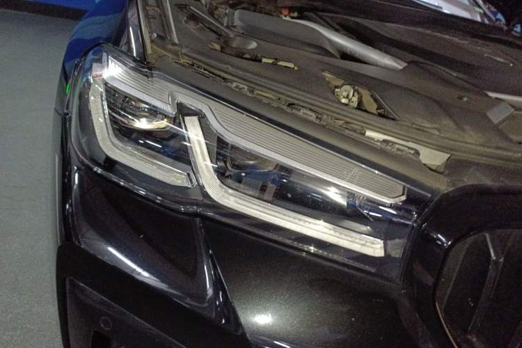 Used BMW 5 Series 2022 Restyled 540i Luxury Edition M Sport Package Right Front Headlight