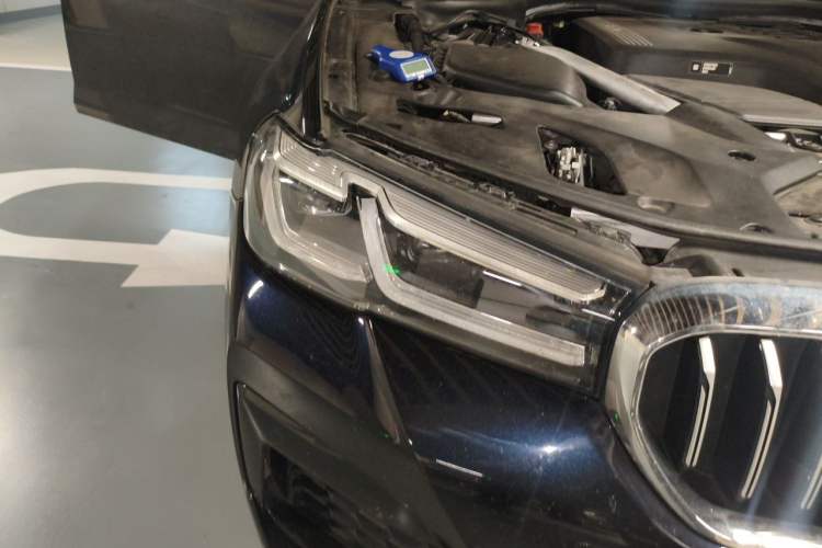 Used BMW 5 Series 2022 Restyled 530Li Leading Edition M Sport Package Right Front Headlight