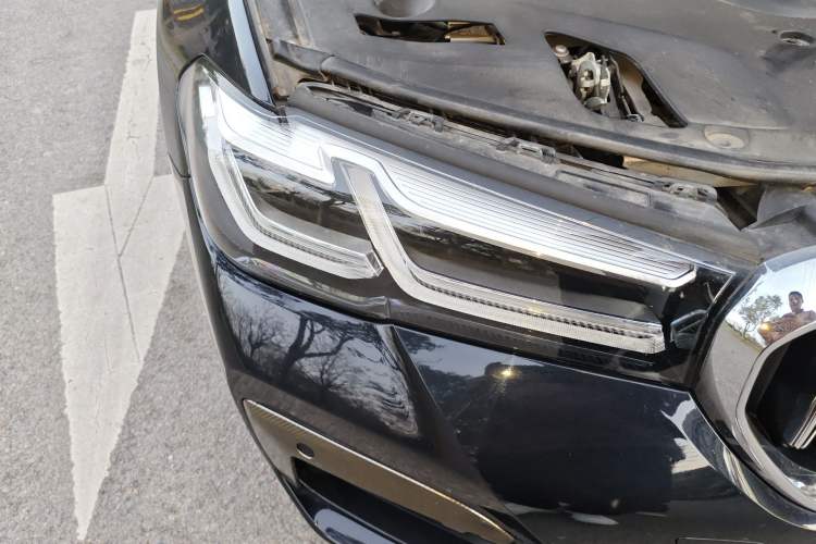 Used BMW 5 Series 2022 Restyled 530Li Luxury Edition M Sport Package Right Front Headlight