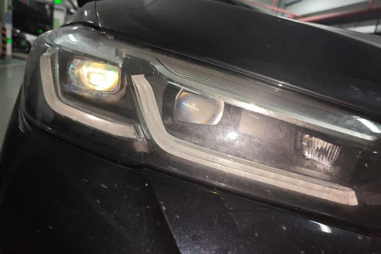Used BMW 5 Series 2022 Revised Version 3 530Li Luxury Edition M Sport Package Right Front Headlight