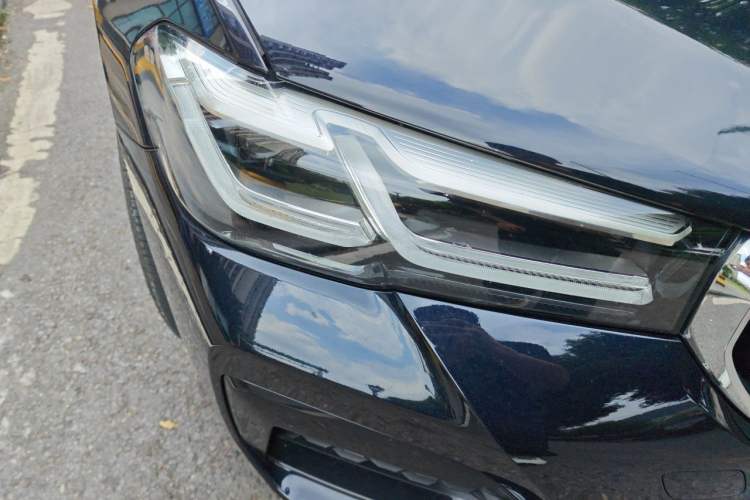 Used BMW 5 Series 2022 530Li Luxury Edition M Sport Package Right Front Headlight