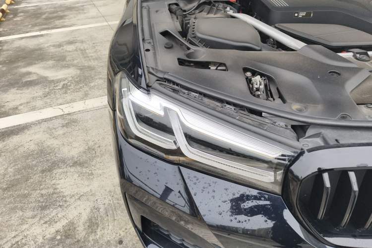 Used BMW 5 Series 2022 530Li Leading Model M Sport Package Right Front Headlight