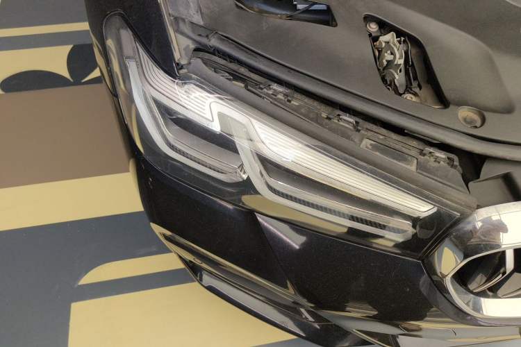 Used BMW 5 Series 2022 Restyled 530Li Leading Edition M Sport Package Right Front Headlight