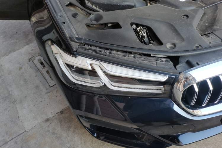 Used BMW 5 Series 2022 Restyled 530Li Leading Edition M Sport Package Right Front Headlight