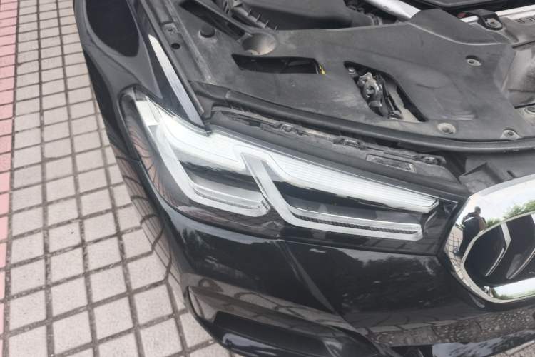 Used BMW 5 Series 2022 530Li Leading Model M Sport Package Right Front Headlight