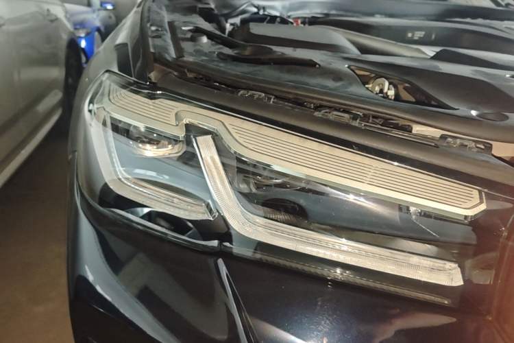 Used BMW 5 Series 2022 Second Facelift 530Li Luxury Version M Sport Package Right Front Headlight